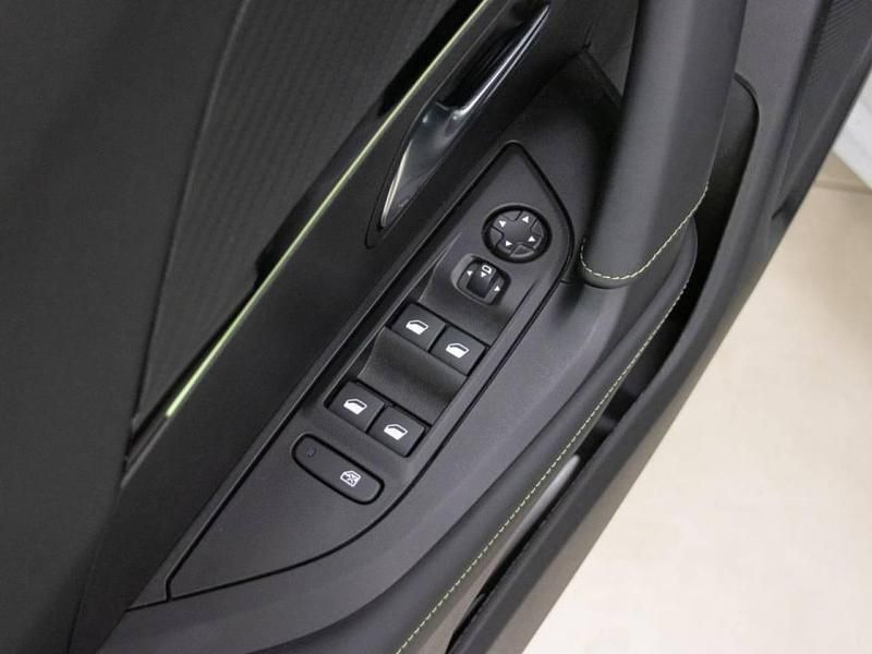 Usado Peugeot 2008 GT 145 CV (106 kW) 2025 Blanco SUV