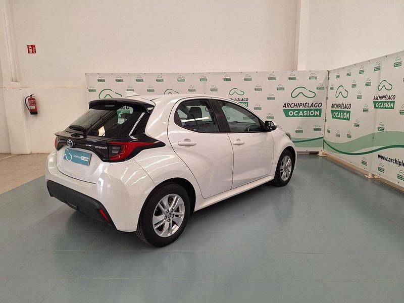Usado Toyota Yaris Hybrid Edition 116 CV (85 kW) 2021 Blanco Berlina