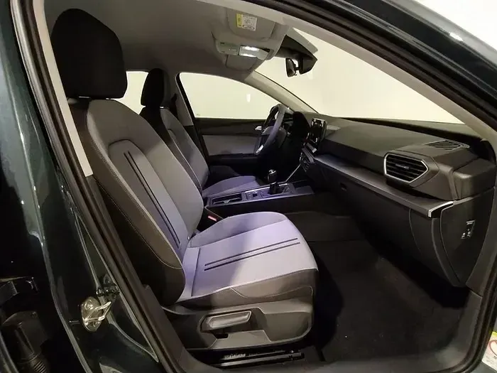 Usado Seat Leon Style 116 CV (85 kW) 2025 Gris