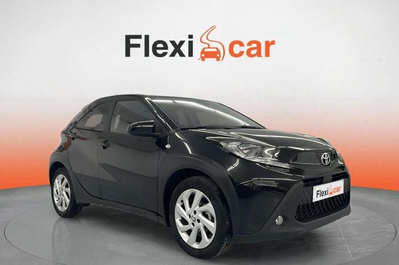 Negro Usado 2023 Toyota Aygo Play Utilitario | 15.390 € (Precio justo) - Imagen 1/4