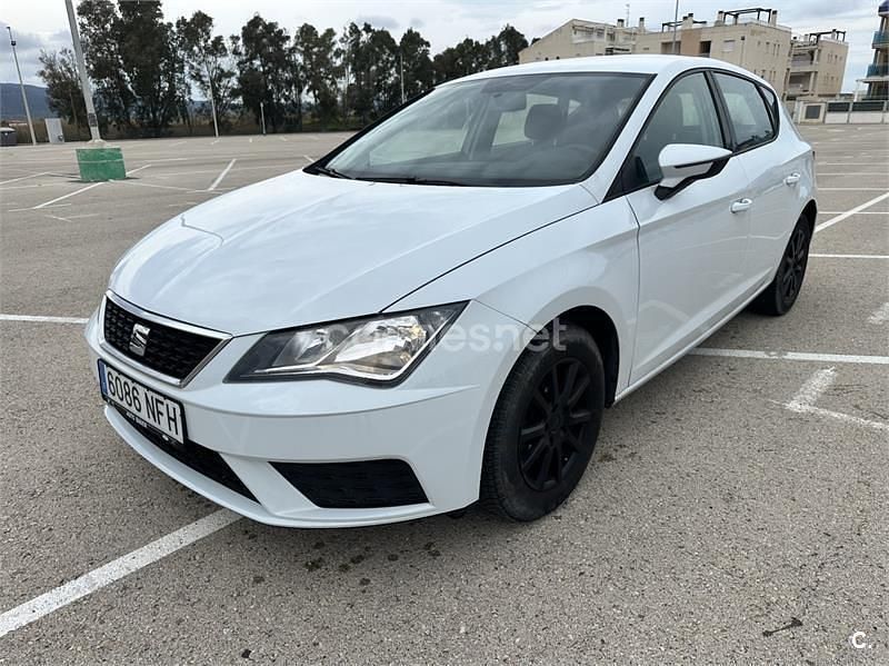 Usado Seat Leon ST Style 110 CV (80 kW) 2018 Blanco Familiar