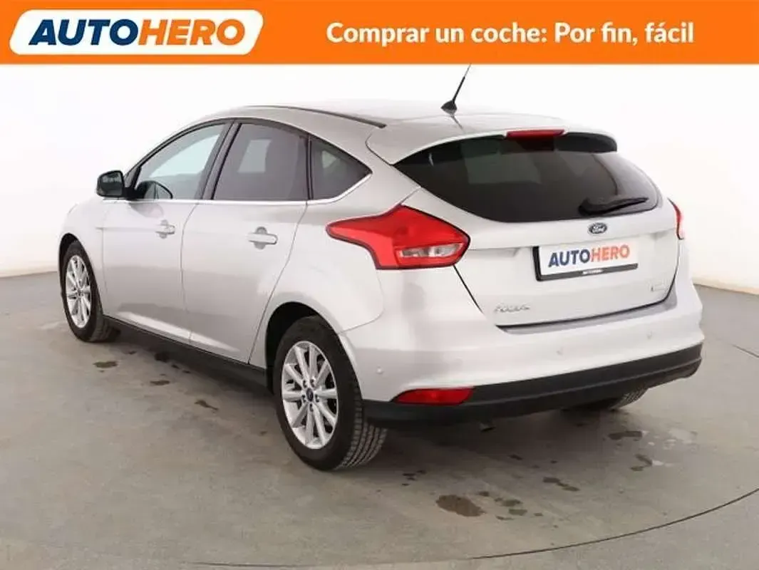 Usado Ford Focus Titanium 125 CV (91 kW) 2015 Gris Utilitario