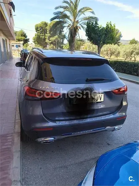 Usado Mercedes GLA200 163 CV (119 kW) 2023 Gris / plata SUV