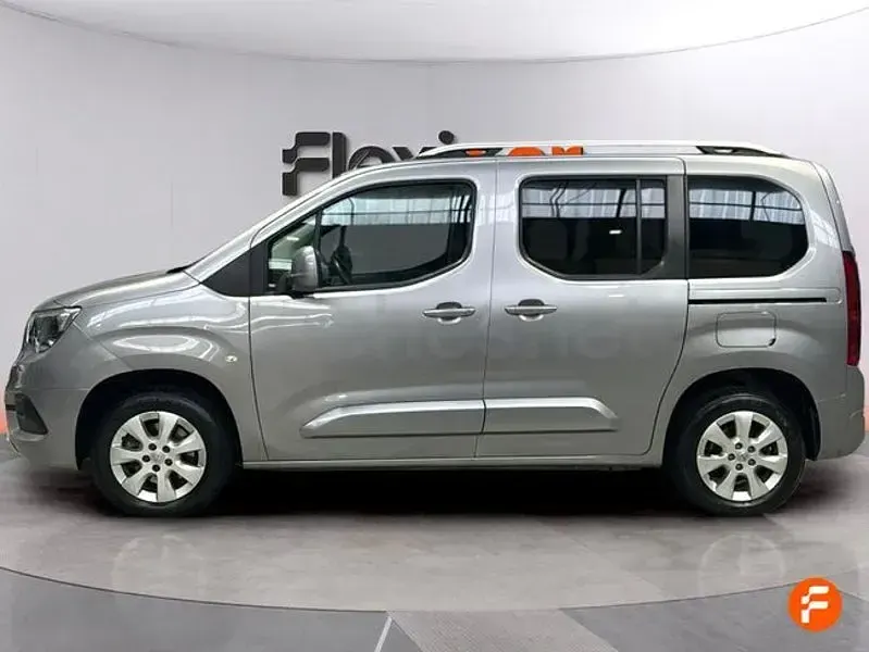 Usado Opel Combo Life Elegance 131 CV (96 kW) 2020 Gris / plata Monovolumen