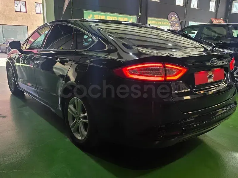 Usado Ford Mondeo Titanium 150 CV (110 kW) 2018 Negro Berlina