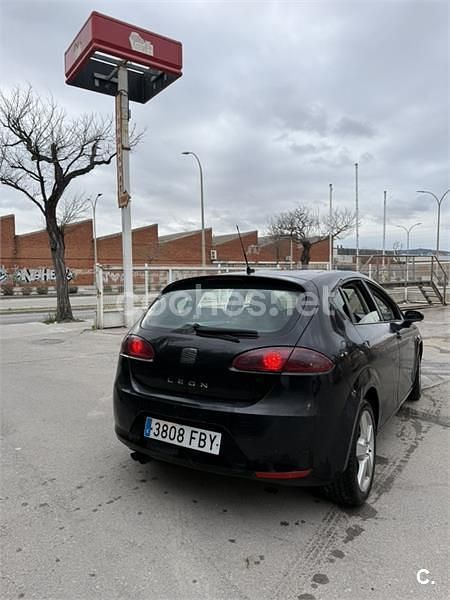 Usado Seat Leon Sport 140 CV (102 kW) 2006 Negro Utilitario