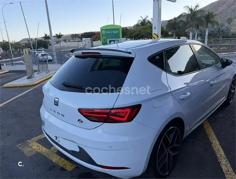 Usado Seat Leon FR 190 CV (139 kW) 2019 Blanco Berlina