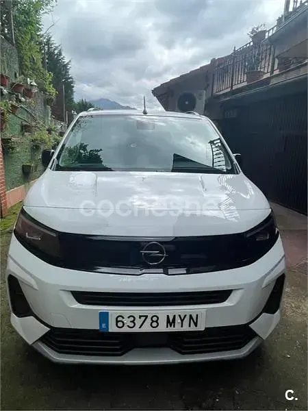 Usado Opel Combo 130 CV (95 kW) 2025 Blanco Monovolumen