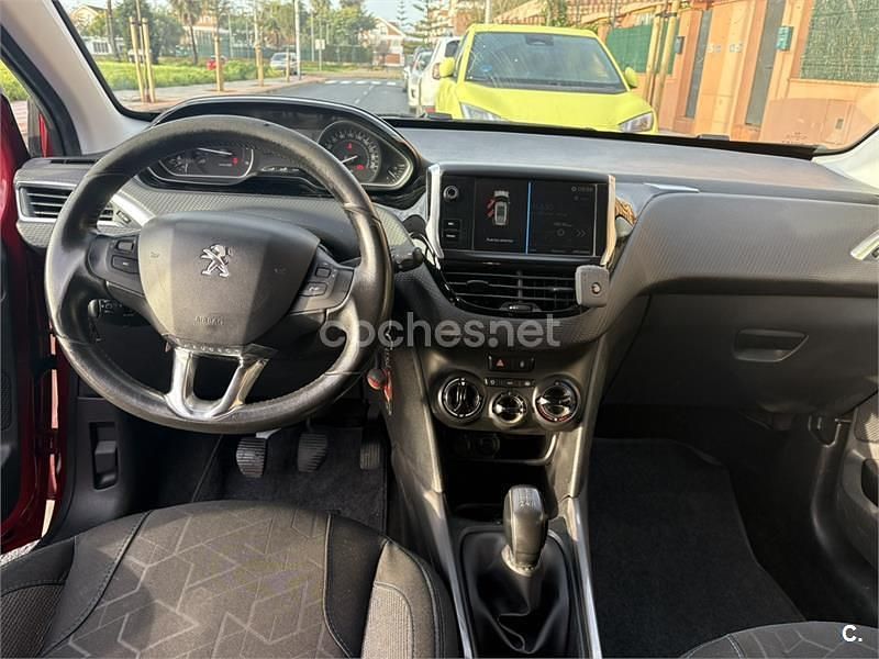 Usado Peugeot 2008 Style 100 CV (73 kW) 2017 Rojo SUV