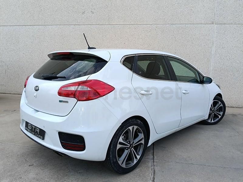 Używany Kia Ceed 120 KM (88 kW) 2017 Biały Hatchback