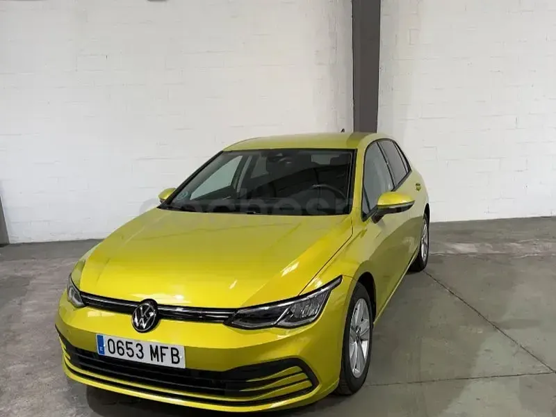 Usado VW Golf VIII Life 150 CV (110 kW) 2022 Verde Berlina
