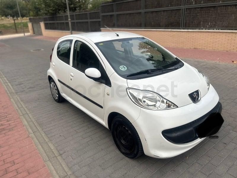 Usado Peugeot 107 54 CV (39 kW) 2007 Blanco Utilitario