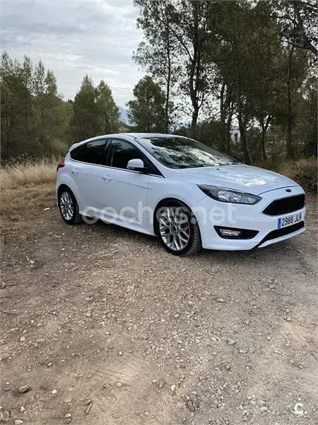 Usado Ford Focus Sport 125 CV (91 kW) 2016 Blanco Berlina
