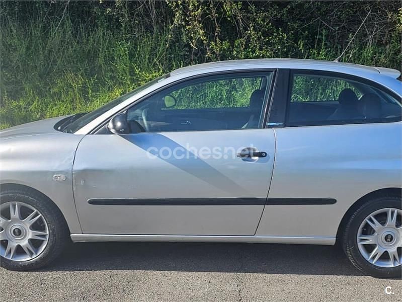 Usado Seat Ibiza 64 CV (47 kW) 2005 Gris / plata Utilitario