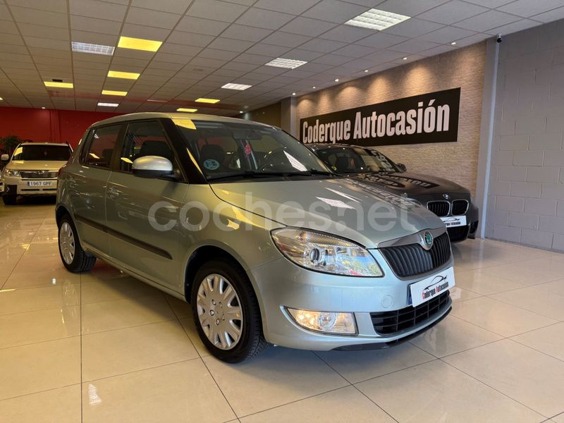 Verde Usado 2011 Skoda Fabia Berlina | 4990 € (Precio justo) - Imagen 1/4