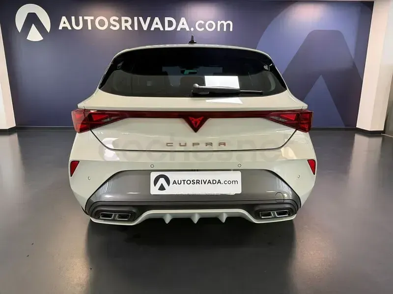 Usado Cupra Leon 150 CV (110 kW) 2025 Blanco Berlina