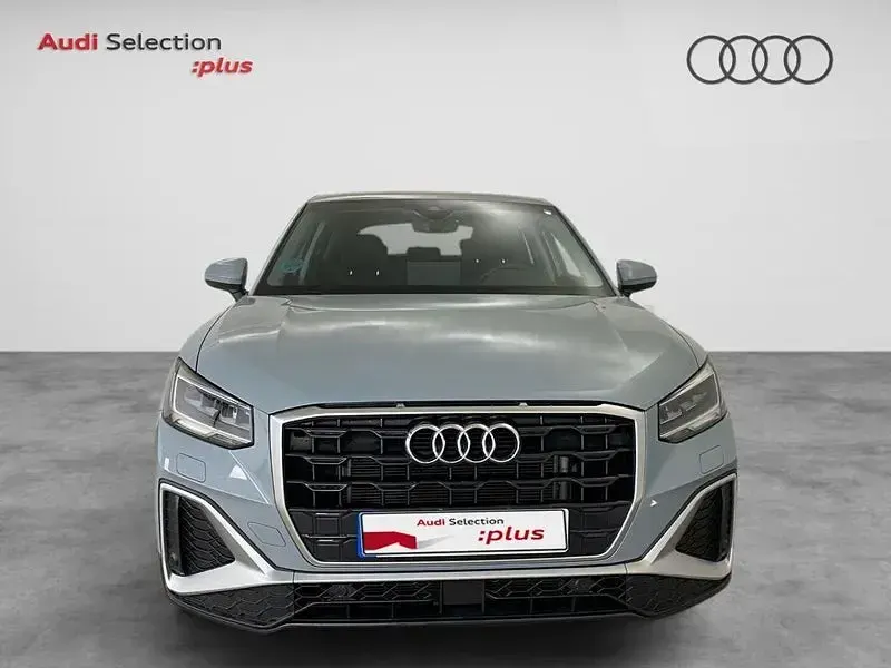 Usado Audi Q2 S-Line 116 CV (85 kW) 2025 Gris / plata SUV