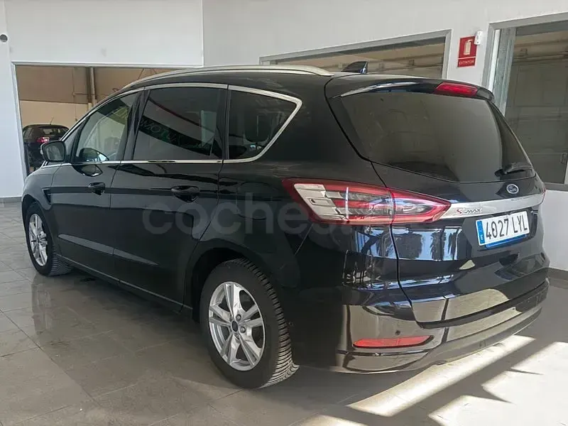 Usado Ford S-MAX Titanium 150 CV (110 kW) 2022 Negro Monovolumen