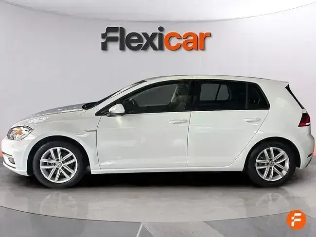 Begagnad VW Golf VII Advance 130 HK (95 kW) 2019 Vit