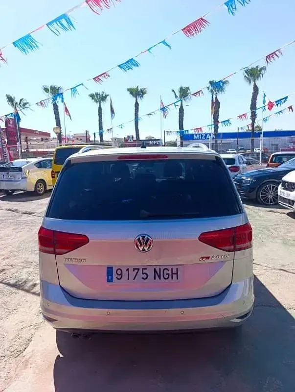 Usado VW Touran Sportline 150 CV (110 kW) 2017 Gris Monovolumen