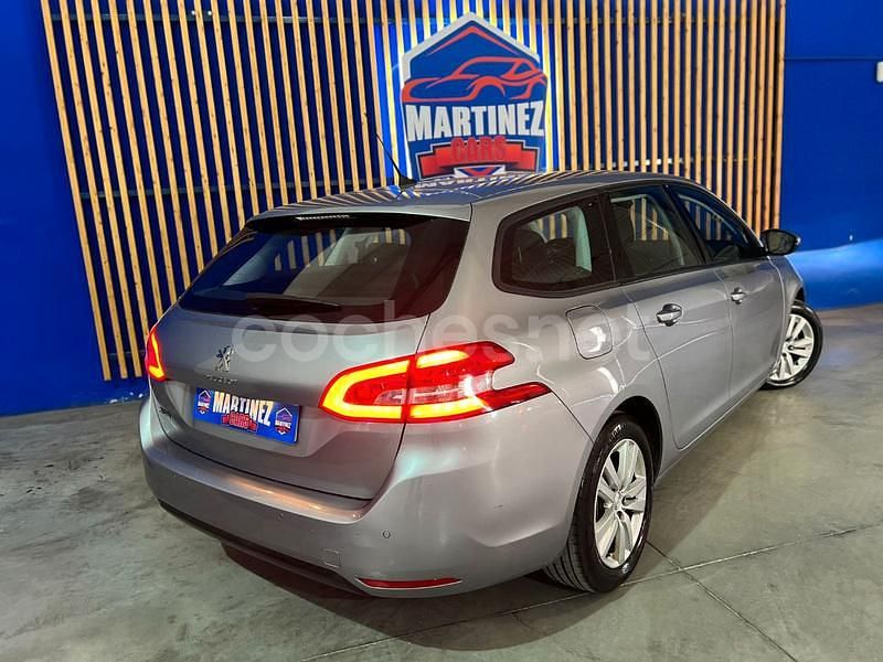 Usado Peugeot 308 SW Allure 130 CV (95 kW) 2021 Gris / plata Familiar