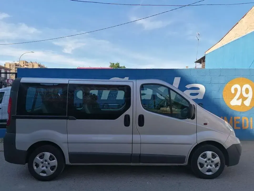 Usado Opel Vivaro Edition 114 CV (83 kW) 2013 Gris Monovolumen