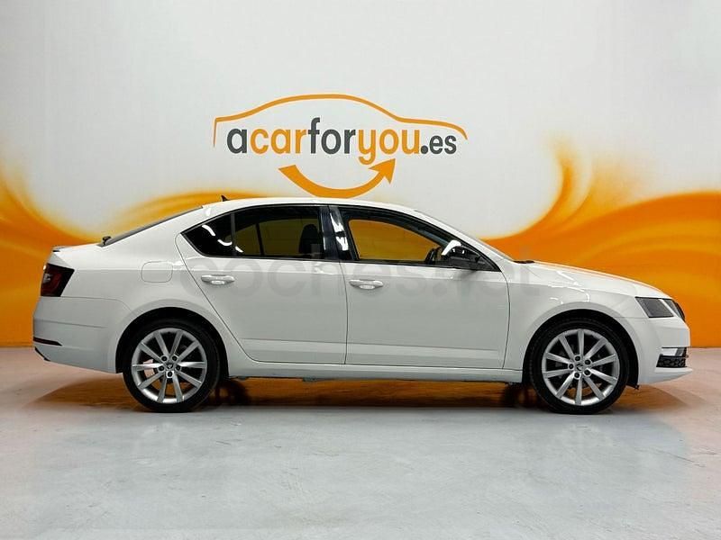 Usado Skoda Octavia Ambition 150 CV (110 kW) 2020 Blanco Berlina