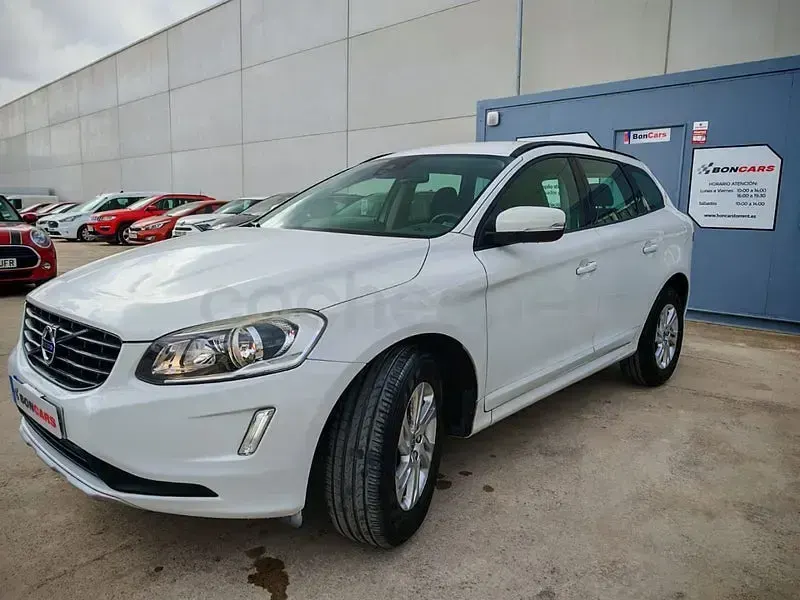 Usado Volvo XC60 R-Design Momentum 150 CV (110 kW) 2017 Blanco SUV