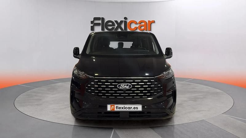 Usado Ford Tourneo Titanium 150 CV (110 kW) 2024 Negro Monovolumen