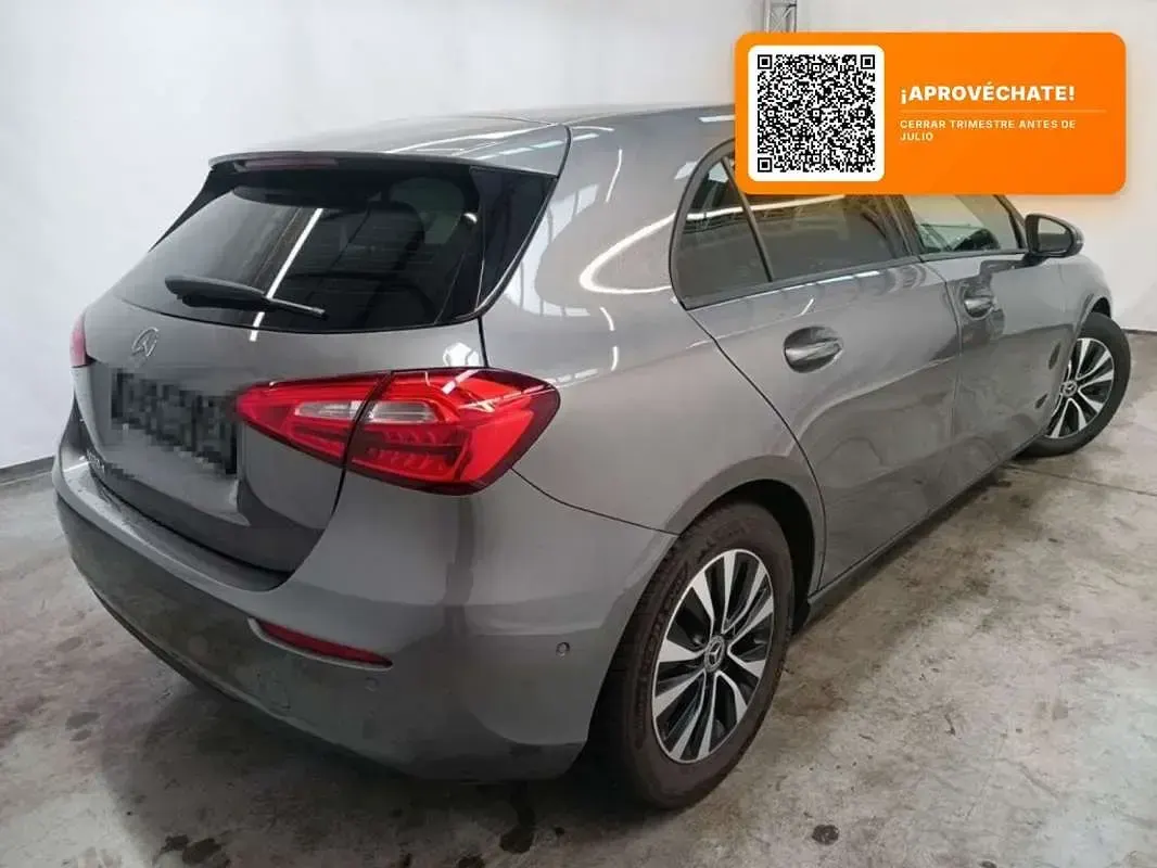 Usado Mercedes A180 116 CV (85 kW) 2021 Gris Utilitario