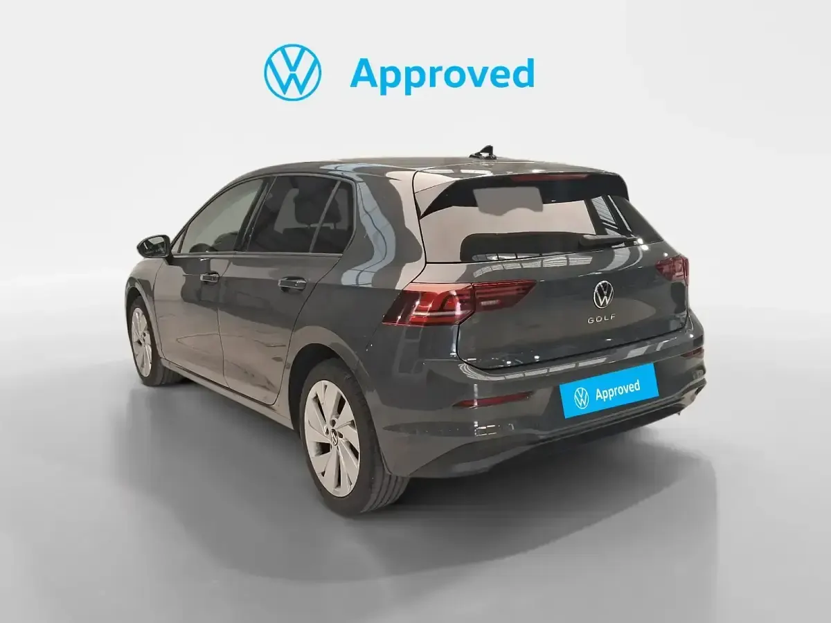 Usado VW Golf VIII Life 115 CV (84 kW) 2025 Gris Berlina