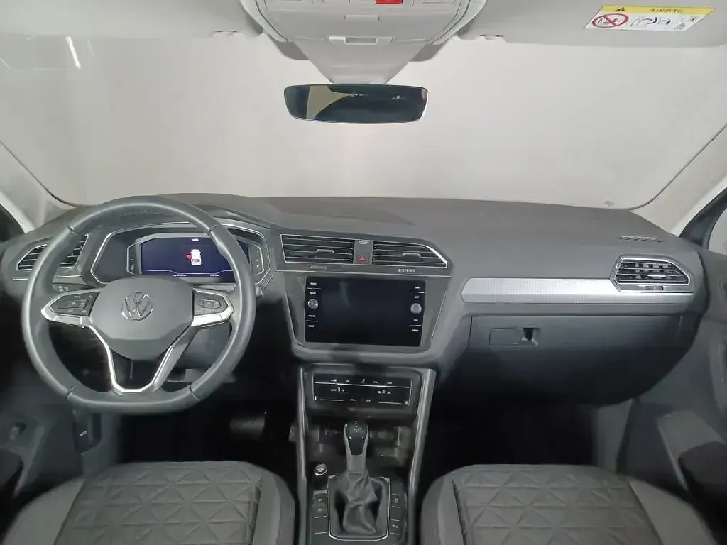 Usado VW Tiguan Life 150 CV (110 kW) 2023 Gris SUV