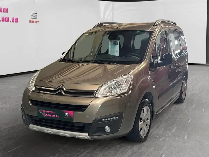 Usado Citroën Berlingo Feel 100 CV (73 kW) 2016 Marrón Monovolumen