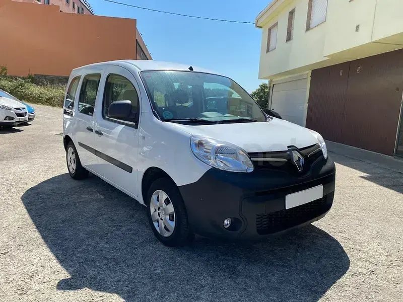 Usado Renault Kangoo Zen 95 CV (69 kW) 2021 Blanco Monovolumen