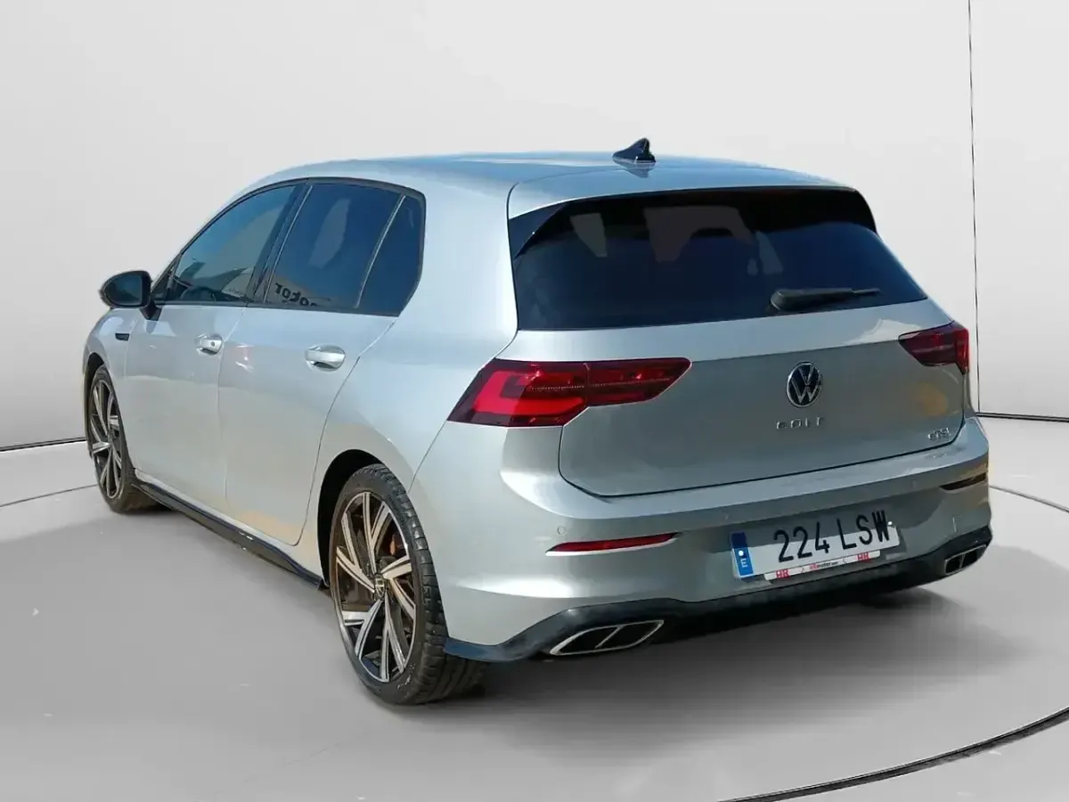 Usado VW Golf VIII R-line 150 CV (110 kW) 2021 Gris / plata Berlina