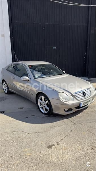 Usado Mercedes C200 Sport Edition 122 CV (89 kW) 2006 Beige Berlina