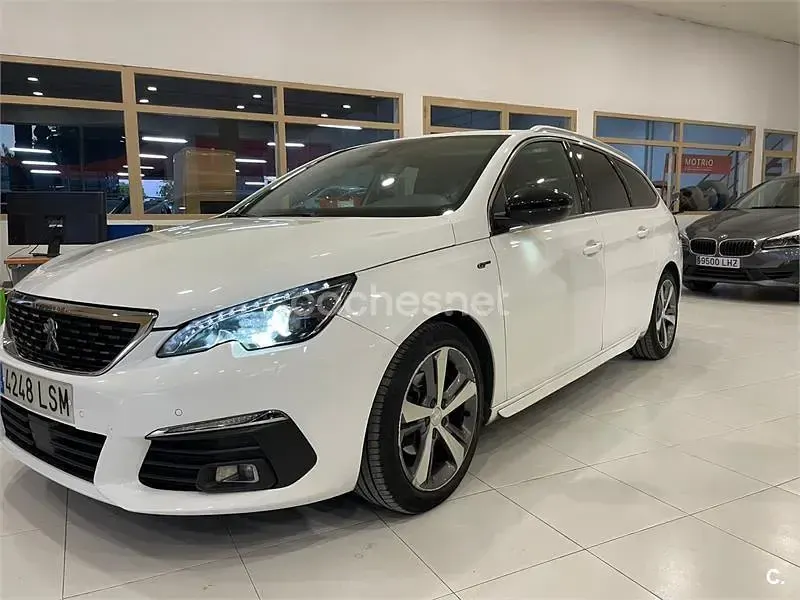 Usado Peugeot 308 SW GT 130 CV (95 kW) 2021 Blanco Familiar