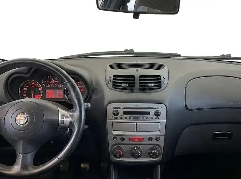 Usado Alfa Romeo 147 Distinctive 105 CV (77 kW) 2006 Negro Utilitario