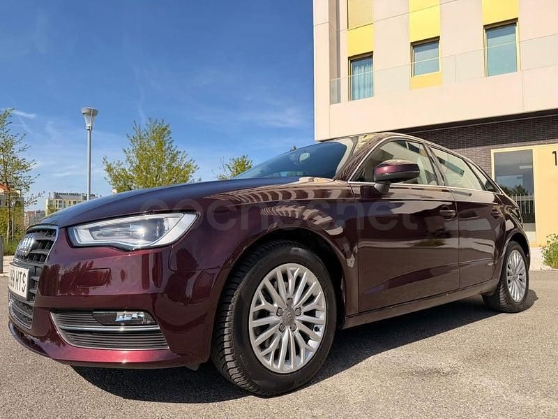Käytetty Audi A3 Ambition 150 HP (110 kW) 2014 Punainen Sedan