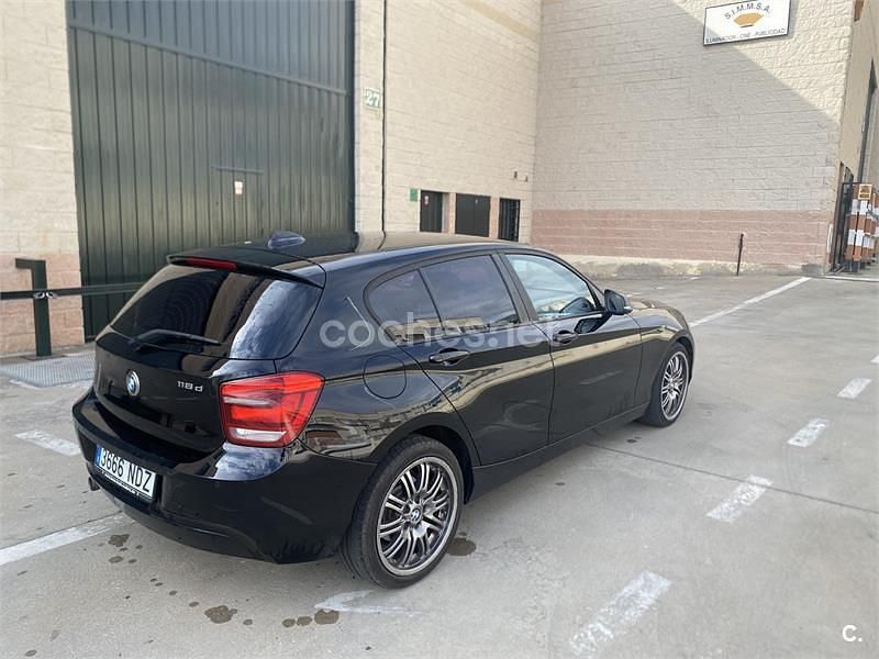 Negro Usado 2012 BMW 118 Sport Line Utilitario | 8500 € (Precio justo) - Imagen 1/4