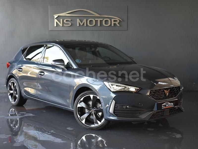 Usado Cupra Leon 150 CV (110 kW) 2024 Gris / plata Berlina