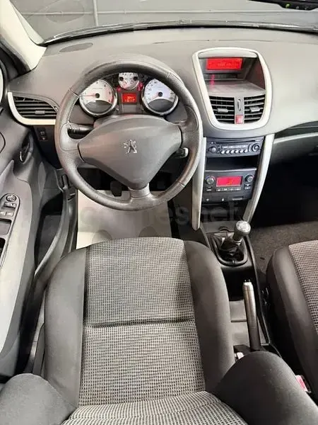 Usado Renault Scénic Dynamique 105 CV (77 kW) 2010 Negro Monovolumen