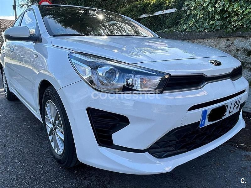Usado Kia Rio 84 CV (61 kW) 2021 Blanco Berlina
