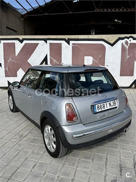 Usado Mini ONE 90 CV (66 kW) 2004 Gris / plata Utilitario