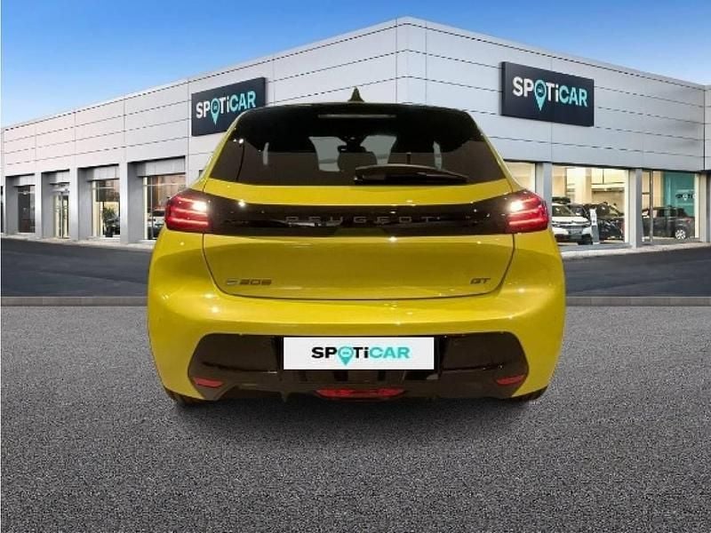 Usado Peugeot e-208 GT 114 kW (156 CV) 2024 Amarillo Utilitario