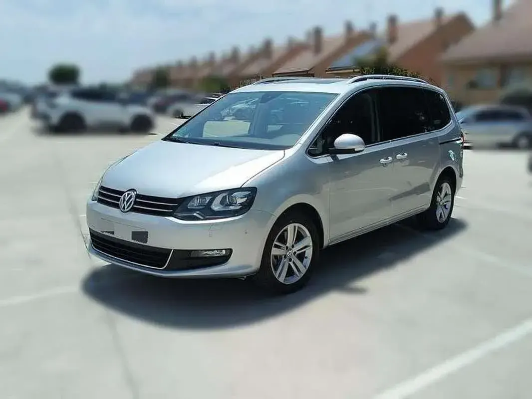Usado VW Sharan Advance 150 CV (110 kW) 2021 Gris Monovolumen