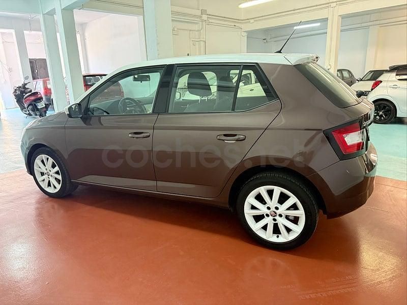 Usado Skoda Fabia Ambition 110 CV (80 kW) 2015 Marrón Berlina
