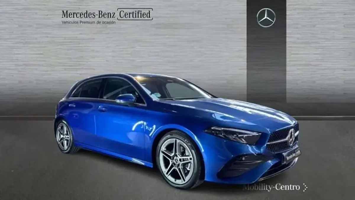 Usado Mercedes A180 116 CV (85 kW) 2024 Azul Berlina
