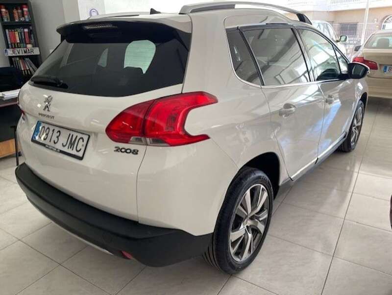 Usado Peugeot 2008 Allure 110 CV (80 kW) 2016 Blanco SUV