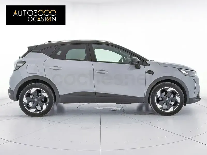 Usado Renault Captur Techno 100 CV (73 kW) 2025 Gris / plata SUV